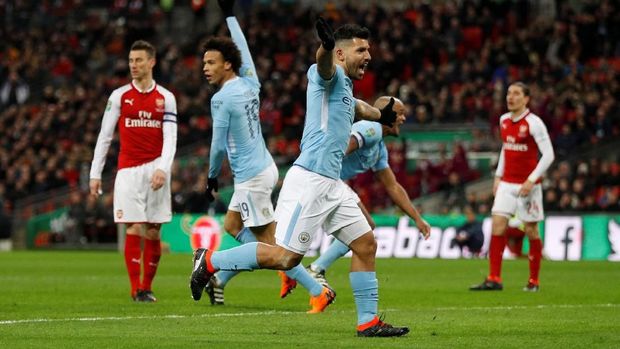 Sergio Aguero cetak gol pertama Manchester City ke gawang Arsenal. (