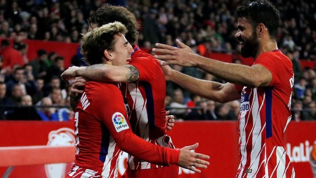 Antoine Griezmann merayakan gol pertamanya ke gawang Sevilla pada laga tersebut. (