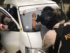 Angkot Melaju Lawan Arah di Rawa Buaya, Ternyata Sopirnya Mabuk