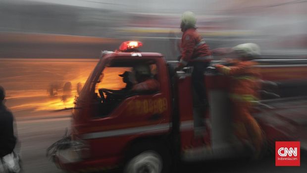 Pemadam: Isi Toko Tekstil di Pasar Baru Habis Terbakar