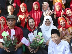 Saat Puti Dicurhati Anak-anak TKI di Tulungagung