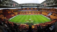 Fans Galatasaray di stadion Ali Sami Yen. Ini juga jadi salah satu stadion yang menakutkan untuk sebagian klub. (Istimewa)