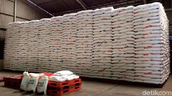 Petani Tak Perlu Khawatir, Beras Impor Masuk Gudang Bulog