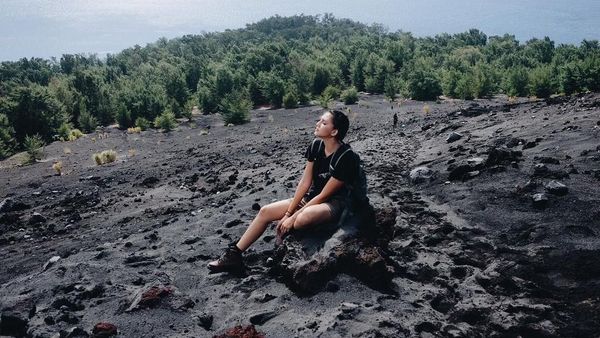 Naik Gunung Seperti Alexa Key, Cara Seru Jaga Kebugaran