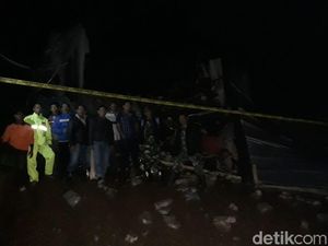 Longsor Terjang Rumah Warga di Kabupaten Batang Longsor Terjang Rumah Warga di Kabupaten Batang
