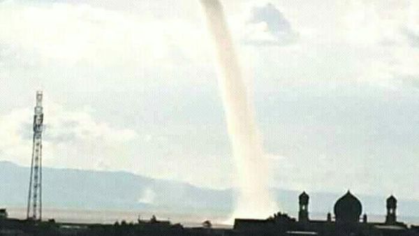 Penampakan Waterspout yang Bikin Heboh di Sulsel hingga Prancis
