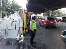 Kendaraan Lebihi Muatan, Merugikan Negara