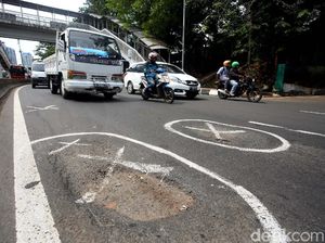 Tak Hanya di Indonesia, Jalanan Berlubang Juga Ada di Inggris
