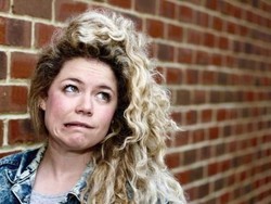 Digugat Suami, Komedian Ini Biayai Kasus dari Penggalangan Dana Daring