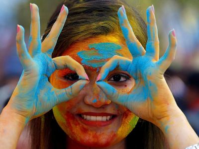 Keseruan Warna-warni Festival Holi di India