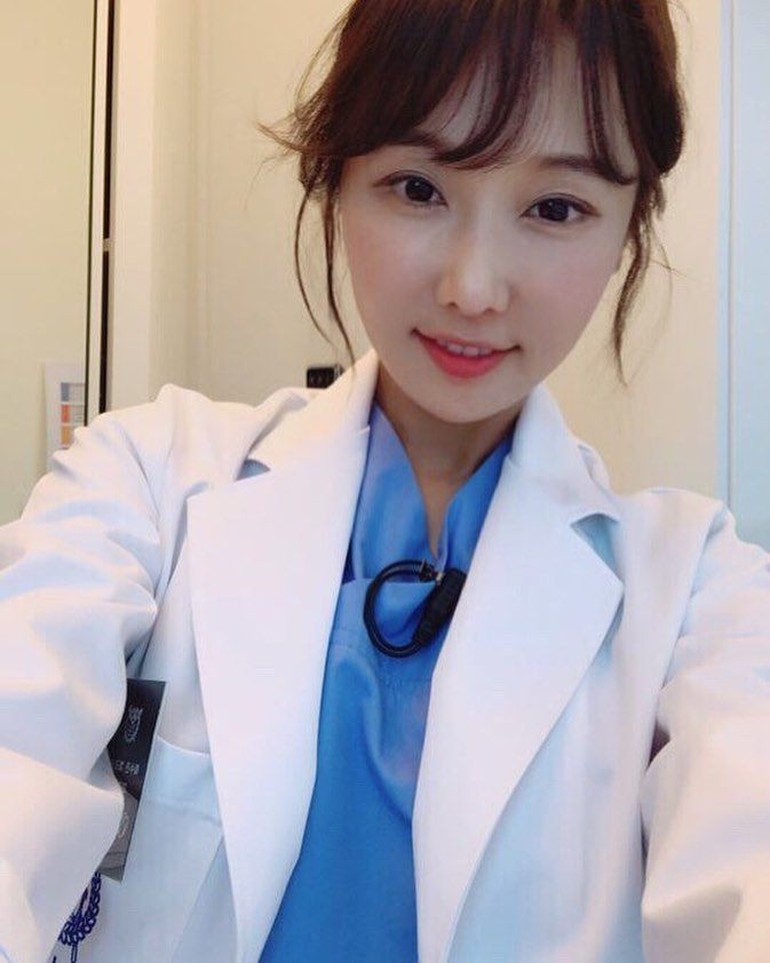 Korean doctor. Кореянки доктор Кан. Девушка врач Гонконг глаз.