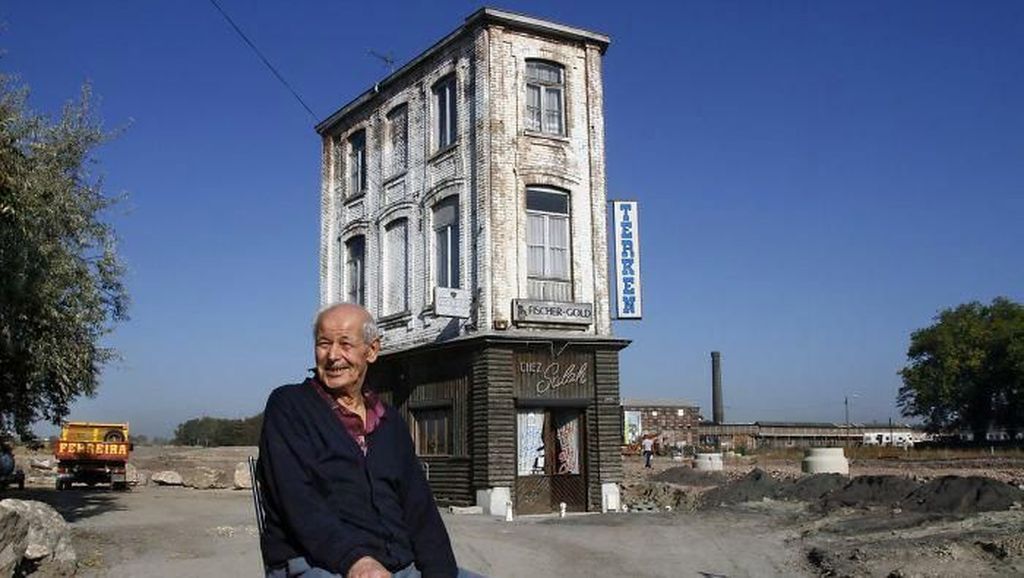 Tegas! Deretan Rumah yang Menolak Digusur Tegas! Deretan Rumah yang Menolak Digusur