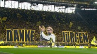 Fans Borussia Dortmund saat melepas Juergen Klopp di musim terakhirnya bersama klub tahun 2015. (Istimewa)