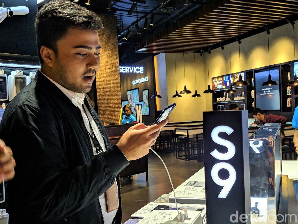 Penampakan Galaxy S9 dan S9+ di Indonesia Penampakan Galaxy S9 dan S9+ di Indonesia