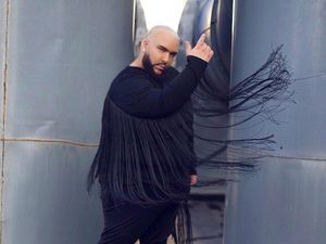 Bertubuh Gemuk 183 Kg, Pria Ini Percaya Diri Pose ala Fashion Blogger