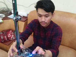 Dari Surabaya, Inovasi Tongkat Ultrasonik untuk Tuna Netra