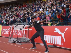 Aksi Usain Bolt Mengolah Kulit Bundar