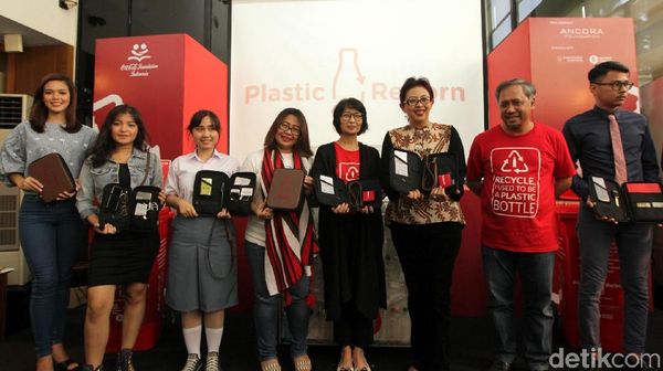 Sampah Plastik Disulap Menjadi Tas Cantik