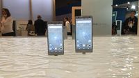 Ramai-ramai Menjajal Duet Xperia XZ2
