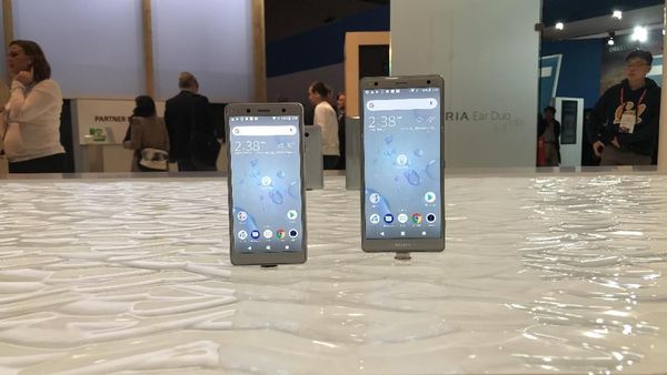 Ramai-ramai Menjajal Duet Xperia XZ2