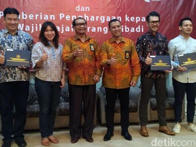 Taat Pajak, Ferry Salim hingga Susi Susanti Raih Penghargaan