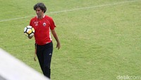 Pelatih asal Brasil itu juga optimis anak asuhnya bisa memetik kemenangan usai menjuarai Piala Presiden.