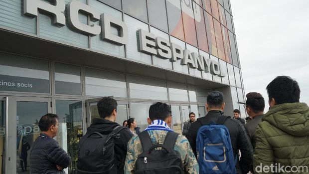 Dihantam Dingin dan Rintik Hujan di Markas Espanyol