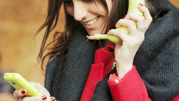 Reinkarnasi Nokia 8110 Pisang Disambut Meme Kocak