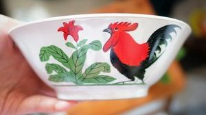Lucu! Gambar Ayam Jago Khas Mangkuk Bakso Legendaris Kini Ada di 10 Barang Ini