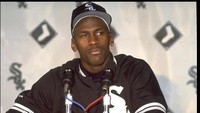 Michael Jordan. Legenda basket ini pernah berkecimpung di dunia baseball (1993-1994) setelah mengumumkan pensiun dari basket. Jordan kembali main basket tahun 1995. (Foto: Jonathan Daniel/Stringer/Getty Images)