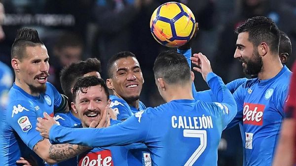 Foto: Napoli Pesta Gol ke Gawang Cagliari