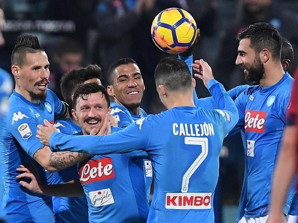 Foto: Napoli Pesta Gol ke Gawang Cagliari