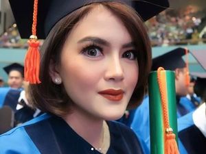 Tania Putri si Kutu Buku yang Sekarang Cantik Banget