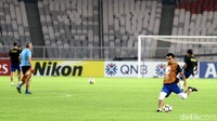 Latihan ini sebagai persiapan untuk menghadapi Persija Jakarta.