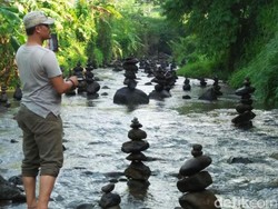 99 Batu Bersusun Kembali Muncul di Sungai Cidahu Sukabumi