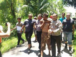 Pencuri Gabah Ini Keluar dari Semak setelah Satu Jam Dibujuk Polisi