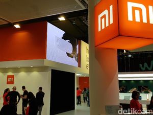 Tak Ada Mi Mix 2S, Xiaomi Tetap Diburu Meski Harus Jalan Jauh