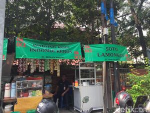Lurah Melawai Akui Menata PKL di Trotoar: Supaya Rapi Lurah Melawai Akui Menata PKL di Trotoar: Supaya Rapi
