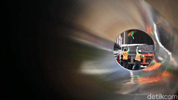 Mengintip Aktivitas Pabrik Pipa di Cibitung