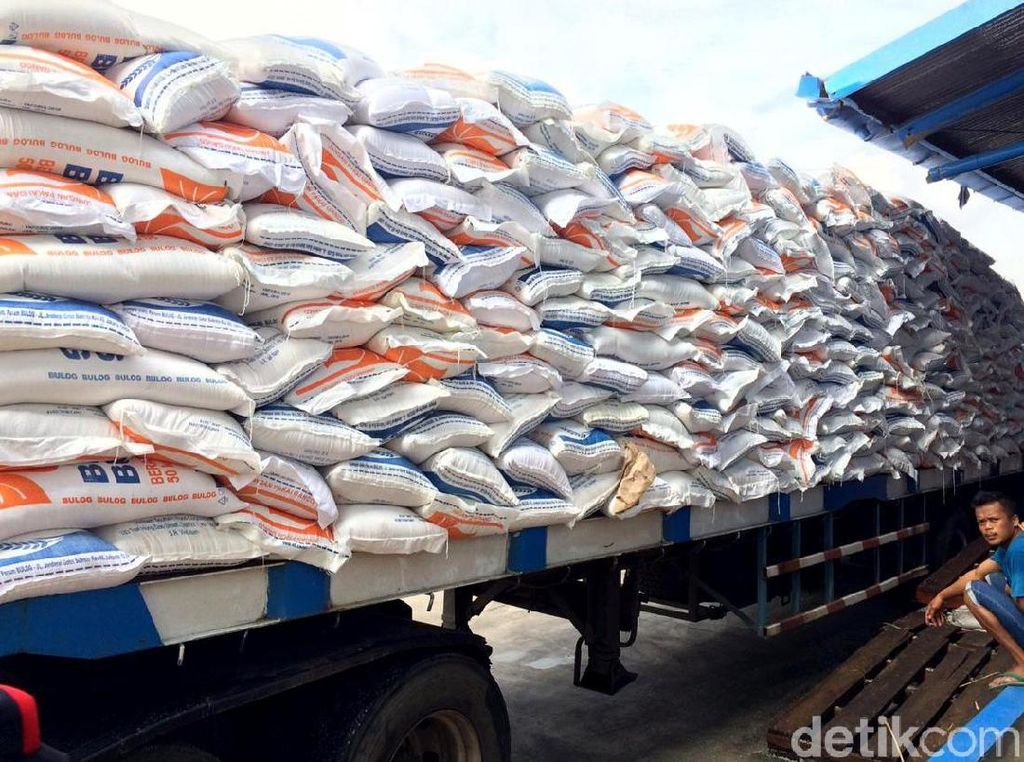 Ada Beras Impor di Operasi Pasar Bulog Jelang Puasa Ada Beras Impor di Operasi Pasar Bulog Jelang Puasa
