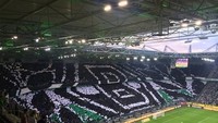 Fans Borussia Moenchengladbach memberikan dukungan kepada tim kesayagannya di Borussia-Park. (Istimewa)