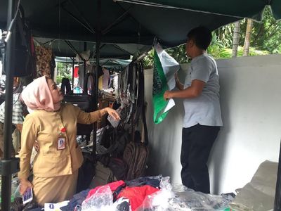 Foto: Before After PKL di Trotoar Copot Spanduk OK OCE