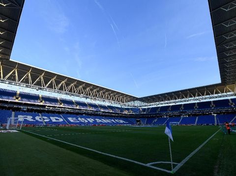 Dihantam Dingin dan Rintik Hujan di Markas Espanyol