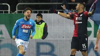 Dries Mertens membawa Napoli memimpin 2-0 lewat golnya di menit ke-42. Foto: Enrico Locci/Getty Images