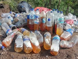 Mengenal Iwan, Pendaki yang Bersihkan Sampah Botol Air Seni di Gunung