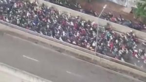 Pemotor yang Kompak Tak Berkutik saat Razia Polisi di JLNT Casablanca