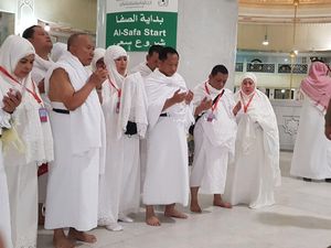 Foto: Momen Kapolri Tito dan Istri Laksanakan Ibadah Umrah