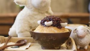 Menikmati Sepiring, Waffle Ditemani dengan Domba Menggemaskan di Kafe Ini