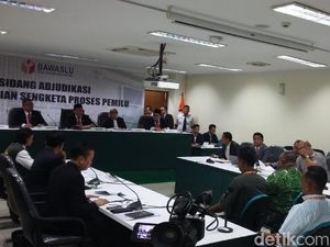 Yusril Bawa 5 Orang Saksi di Sidang Ajudikasi Peserta Pemilu Yusril Bawa 5 Orang Saksi di Sidang Ajudikasi Peserta Pemilu