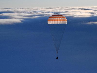 Foto: Detik-detik Pendaratan Soyuz MS-06 yang Bawa Pulang 3 Astronot